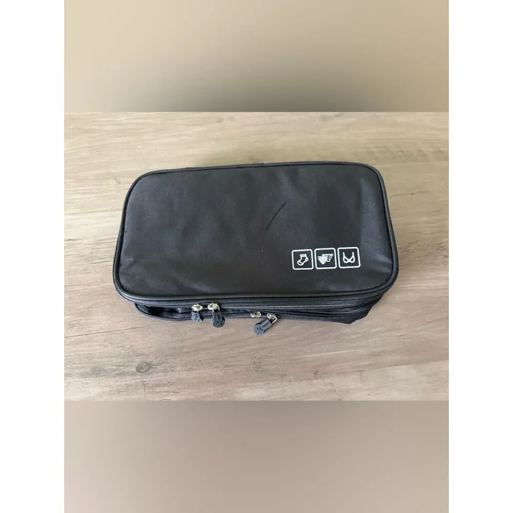 Black Travel Toiletry Bag Organizer Cosmetic Case Carry Handle NWOT Lightweight